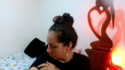 Snapshot of goddessnahi chatting on 12-23-24, 01:29 Naih Reyes online show from 12-23-24, 01:29