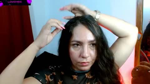 Snapshot of goddessnahi chatting on 02-25-25, 02:14 Naih Reyes online show from 02-25-25, 02:14