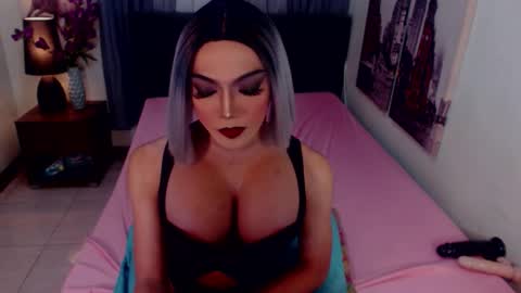 Snapshot of goddessselfsucker chatting on 03-04-26, 06:30 Lucy Pearl online show from 03-04-26, 06:30