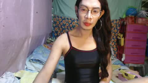 Snapshot of goddesssonyaxxx chatting on 01-02-25, 04:09 KENNY DOLL online show from 01-02-25, 04:09