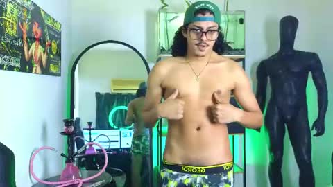 Snapshot of godiegogoxxx chatting on 06-12-26, 02:54 Diego online show from 06-12-26, 02:54