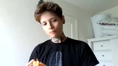 L online show from 03-10-25, 10:02