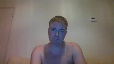 Snapshot of gogo12104 chatting on 11-05-25, 06:41 jme online show from 11-05-25, 06:41