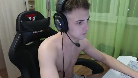 Golden boyyy21 online show from 12-22-25, 04:15