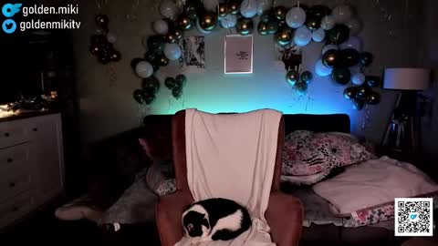 Snapshot of golden_miki chatting on 01-05-25, 07:17 Shy in the streets but a freak in the sheets online show from 01-05-25, 07:17