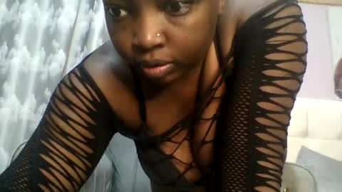 Snapshot of goldencurves_bunny chatting on 06-16-26, 08:39 Bella online show from 06-16-26, 08:39