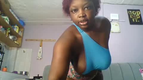 Snapshot of goldencurves_bunny chatting on 07-16-26, 12:33 Bella online show from 07-16-26, 12:33