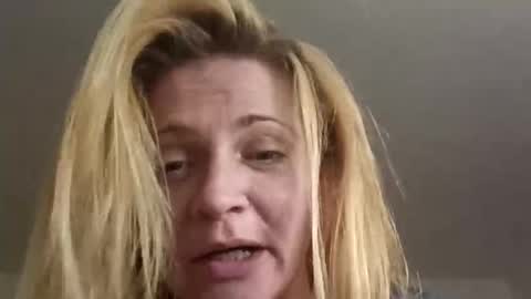 Snapshot of goldendoll1704 chatting on 06-05-26, 06:52 goldendoll1704 online show from 06-05-26, 06:52