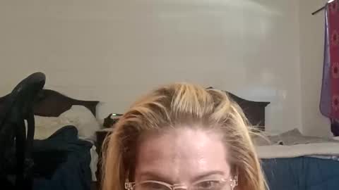 Snapshot of goldendoll1704 chatting on 06-06-26, 10:58 goldendoll1704 online show from 06-06-26, 10:58