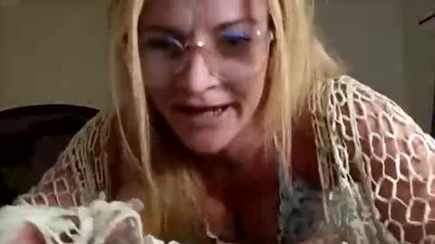 Snapshot of goldendoll1704 chatting on 06-10-26, 12:00 goldendoll1704 online show from 06-10-26, 12:00