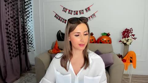 Olivia online show from 10-25-25, 04:20