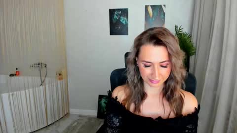 Olivia online show from 11-22-25, 07:35