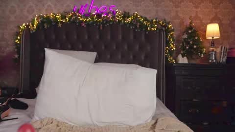Snapshot of goldenmoore chatting on 01-01-25, 12:22 Anna online show from 01-01-25, 12:22