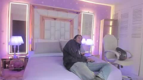 Snapshot of goldentemptation_ chatting on 06-21-26, 02:19 goldentemptation_ online show from 06-21-26, 02:19