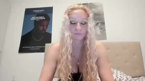 Snapshot of goldiethelight chatting on 12-04-25, 01:48 goldiethelight online show from 12-04-25, 01:48