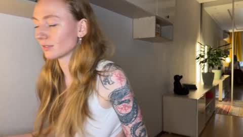 Polly online show from 11-19-25, 04:51