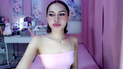 Snapshot of gorgeous_anora chatting on 05-23-26, 01:22 Anora online show from 05-23-26, 01:22