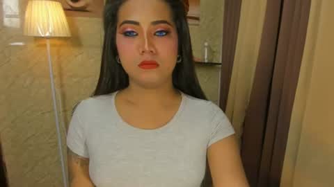 Snapshot of gorgeous_dark_luna chatting on 07-13-26, 05:49 RIANA online show from 07-13-26, 05:49