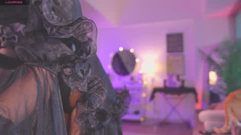 sophie  Special celebration a the beach 300k followers 3011 and 0112   online show from 11-14-25, 08:29