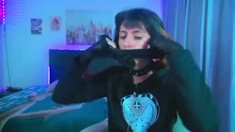 Snapshot of goth_minerva chatting on 06-24-26, 01:32 goth_minerva online show from 06-24-26, 01:32