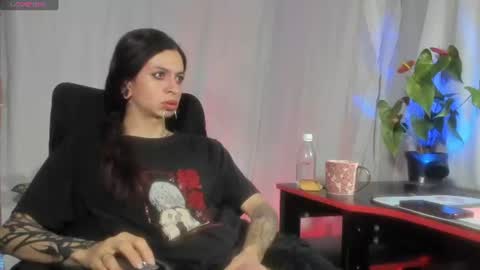 Snapshot of goth_ru chatting on 07-17-26, 01:18 Russ online show from 07-17-26, 01:18