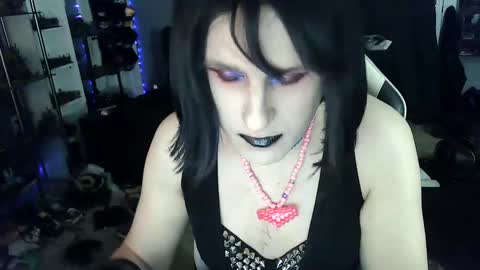 Snapshot of gothic123451 chatting on 01-19-25, 04:04 Victoriana online show from 01-19-25, 04:04