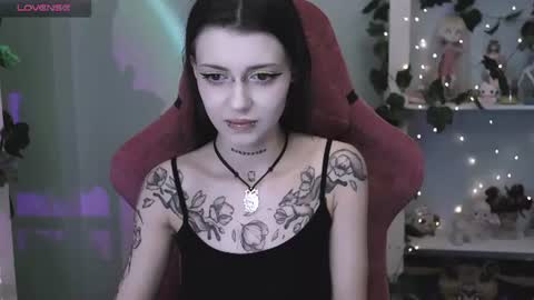 Snapshot of gothickotik chatting on 06-23-26, 11:47 V online show from 06-23-26, 11:47
