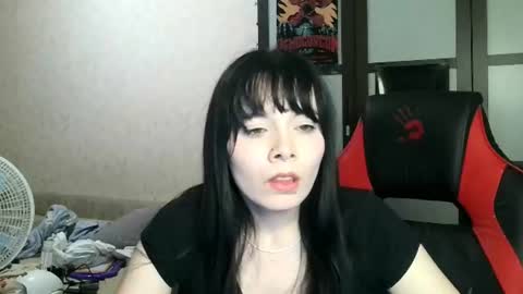 Snapshot of gothickq chatting on 06-17-26, 06:42 gothickq online show from 06-17-26, 06:42