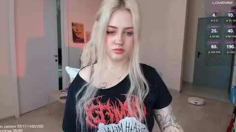 traumfrau Kira angel face devil eyes I SELL A LOT VIDEO IN GALLERY online show from 04-14-26, 10:54