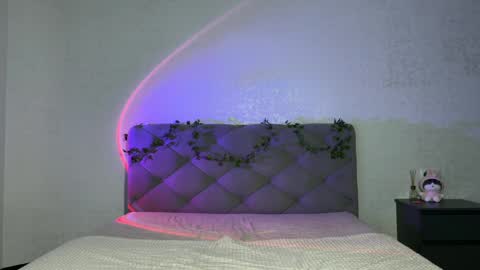 Snapshot of gracefulcharm_ chatting on 05-24-26, 10:37 Daria online show from 05-24-26, 10:37