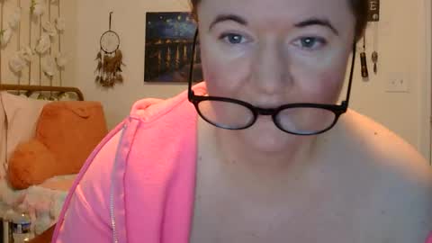 Snapshot of grateful42day chatting on 05-18-26, 01:28 grateful42day online show from 05-18-26, 01:28
