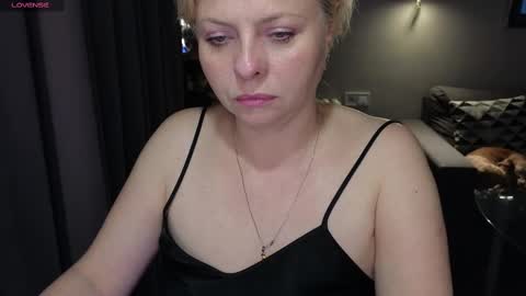 Snapshot of gray_swann chatting on 02-20-25, 01:30 Ray online show from 02-20-25, 01:30