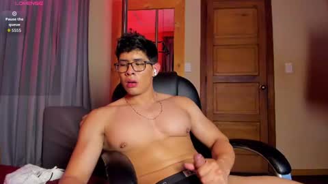 Snapshot of grayandrews chatting on 06-11-26, 02:53 grayandrews online show from 06-11-26, 02:53
