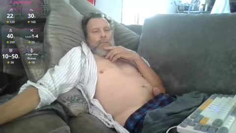 Snapshot of graylonewolf chatting on 06-01-26, 01:35 Gray lone wolf online show from 06-01-26, 01:35