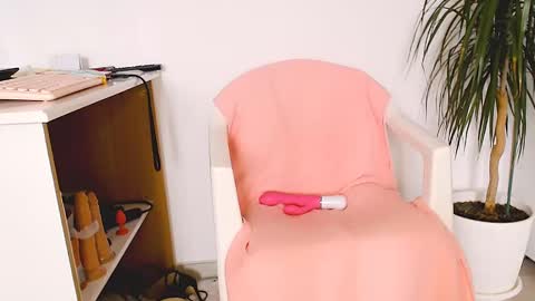 Snapshot of greek_style77 chatting on 02-07-25, 09:16 Alex and Ella online show from 02-07-25, 09:16