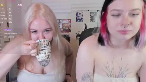 Lina 3 online show from 11-14-25, 01:21