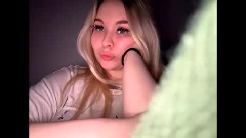 Lina 3 online show from 04-22-26, 05:58