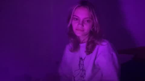 mila 3 online show from 12-28-24, 06:39