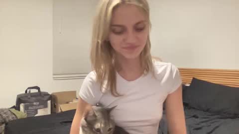 mila 3 online show from 01-05-25, 02:17
