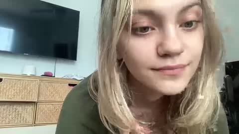 mila 3 online show from 02-10-25, 04:58