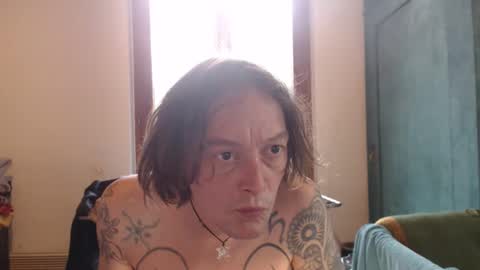 Snapshot of greenmoon88888 chatting on 10-20-25, 09:43 Greenmoon online show from 10-20-25, 09:43