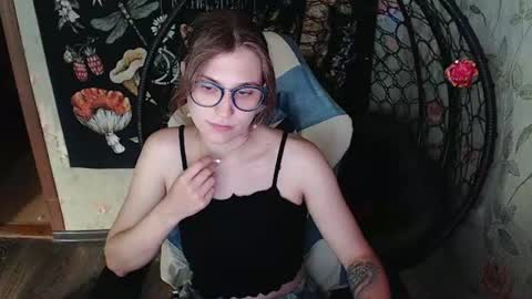 Snapshot of greenwitch9 chatting on 07-07-26, 10:52 Lina online show from 07-07-26, 10:52