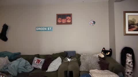 Snapshot of greenxxxqueen chatting on 12-25-24, 07:35 SexQueen Nikki online show from 12-25-24, 07:35