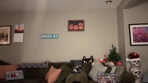 Snapshot of greenxxxqueen chatting on 11-10-25, 05:17 SexQueen Nikki online show from 11-10-25, 05:17