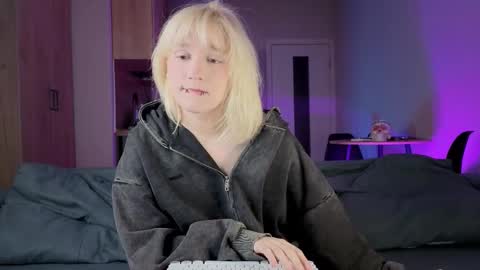 Greg-independent model online show from 10-17-25, 09:06