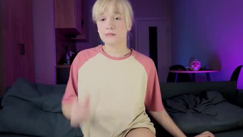 Greg-independent model online show from 10-19-25, 08:42