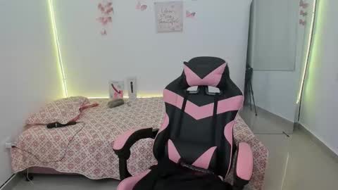 Snapshot of greta_smith2 chatting on 02-26-26, 07:35 Greta online show from 02-26-26, 07:35