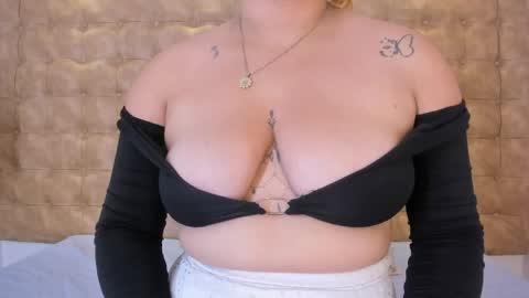 Snapshot of grettarouse chatting on 04-25-26, 07:00 GRETA online show from 04-25-26, 07:00