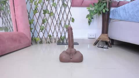 Snapshot of grettarouse chatting on 05-13-26, 08:16 GRETA online show from 05-13-26, 08:16