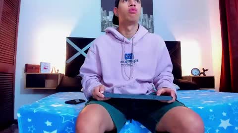 Snapshot of grey_noa22 chatting on 04-18-26, 12:31 Benjamin online show from 04-18-26, 12:31